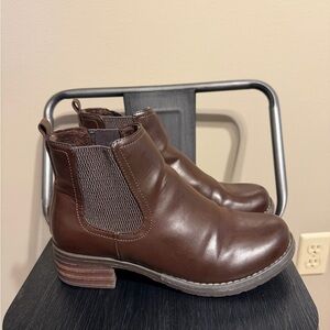 Eastland Brown Chelsea Ankle Boots 7W